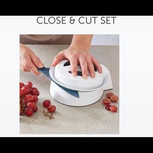 Pampered Chef close and cut set with knife, gently used